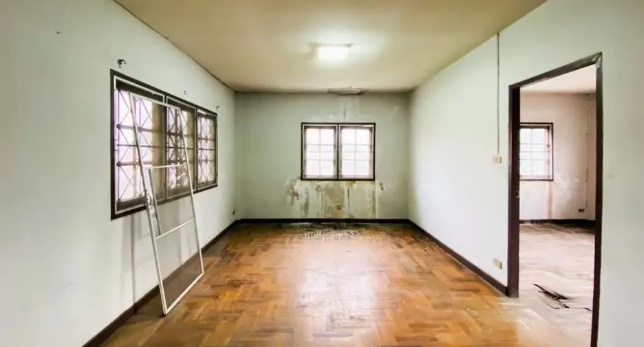 Casa adosada en alquiler de 7 habitaciones en Phra Khanong, Bangkok