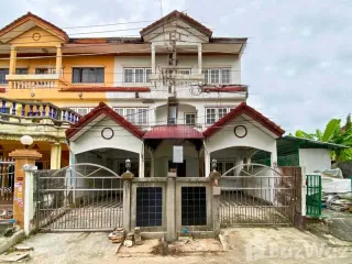出租 7 卧室 联排别墅 在 Phra Khanong, 曼谷