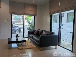 For rent 3 bedrooms townhouse in Suan Luang, Bangkok