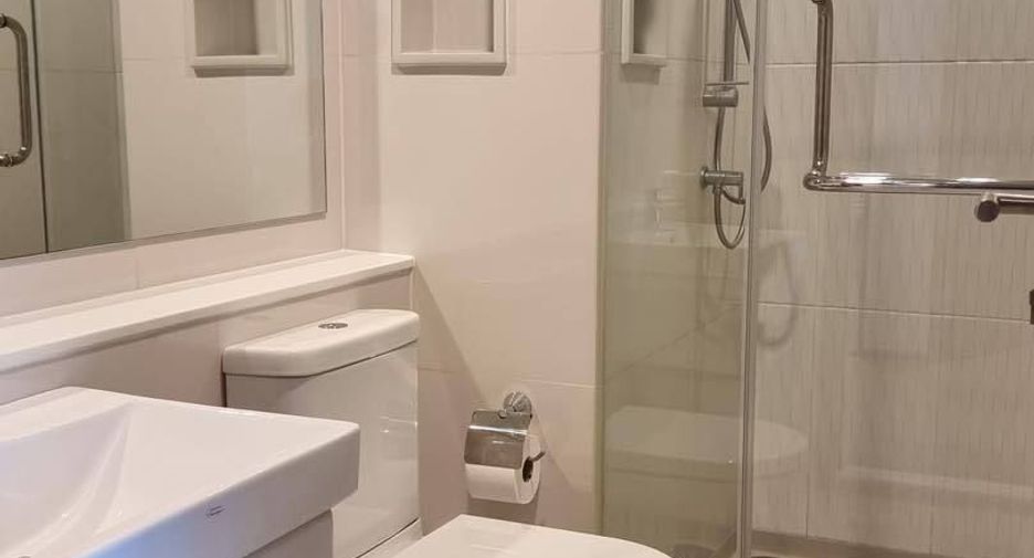 For rent 2 bedrooms condo in Huai Khwang, Bangkok