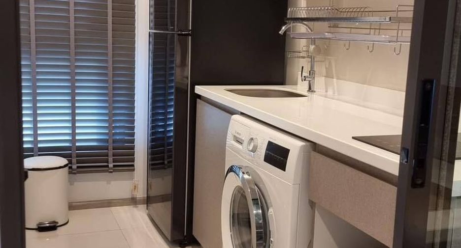 For rent 2 bedrooms condo in Huai Khwang, Bangkok