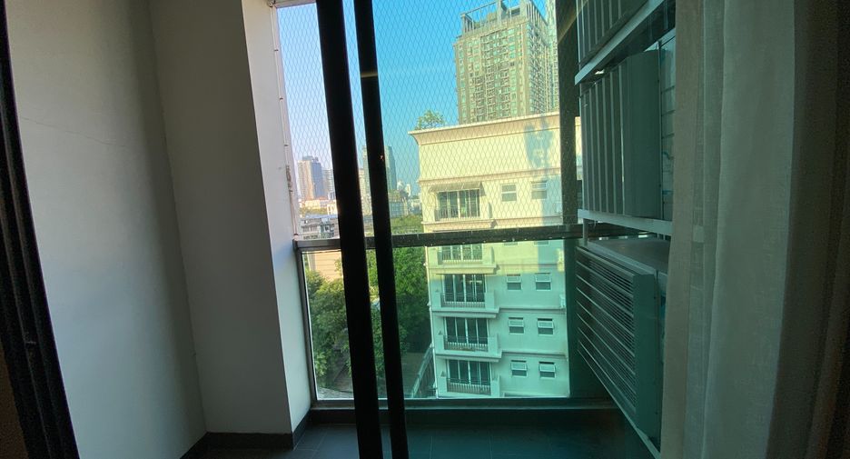 For rent 1 bed condo in Khlong Toei, Bangkok