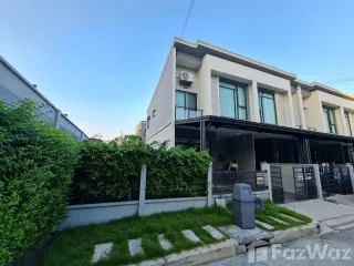 Casa adosada en alquiler de 3 habitaciones en Sai Mai, Bangkok