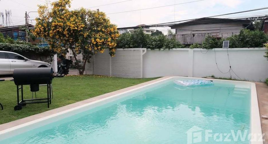 For rent 6 bedrooms house in Bang Na, Bangkok