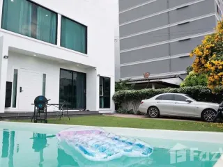 For rent 6 ベッドルーム house in Bang Na, Bangkok