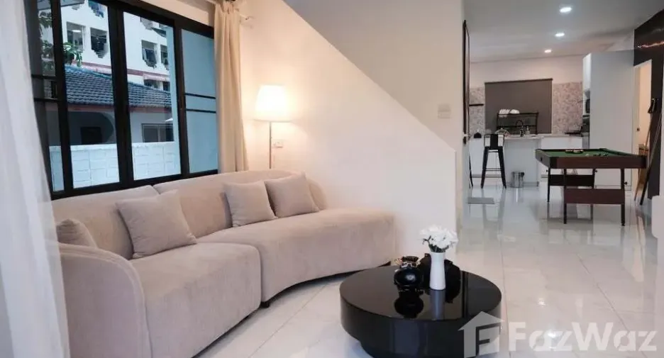 Haus zur Miete mit 6 Zimmer in Bang Na, Bangkok