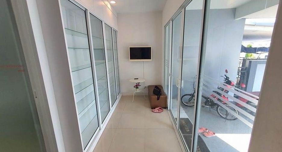 Condo en alquiler de 3 habitaciones en Prawet, Bangkok