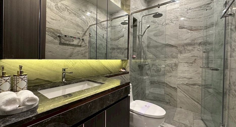 Condo en alquiler de 3 habitaciones en Khlong Toei, Bangkok