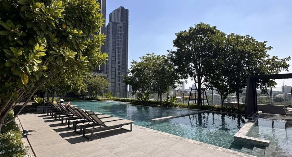 For rent 2 bedrooms condo in Khlong Toei, Bangkok
