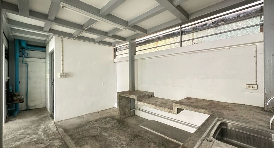 For rent 1 bed retail Space in Yan Nawa, Bangkok