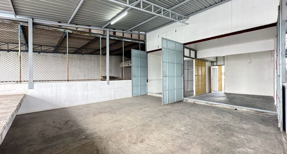 For rent 1 bed retail Space in Yan Nawa, Bangkok