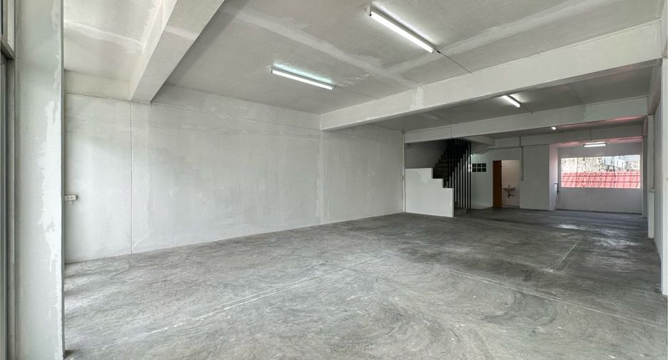 For rent 1 bed retail Space in Yan Nawa, Bangkok