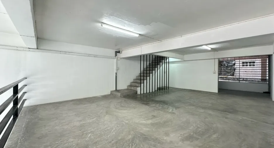For rent 1 bed retail Space in Yan Nawa, Bangkok