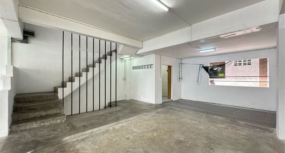 For rent 1 bed retail Space in Yan Nawa, Bangkok