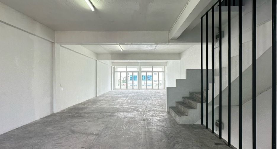 For rent 1 bed retail Space in Yan Nawa, Bangkok