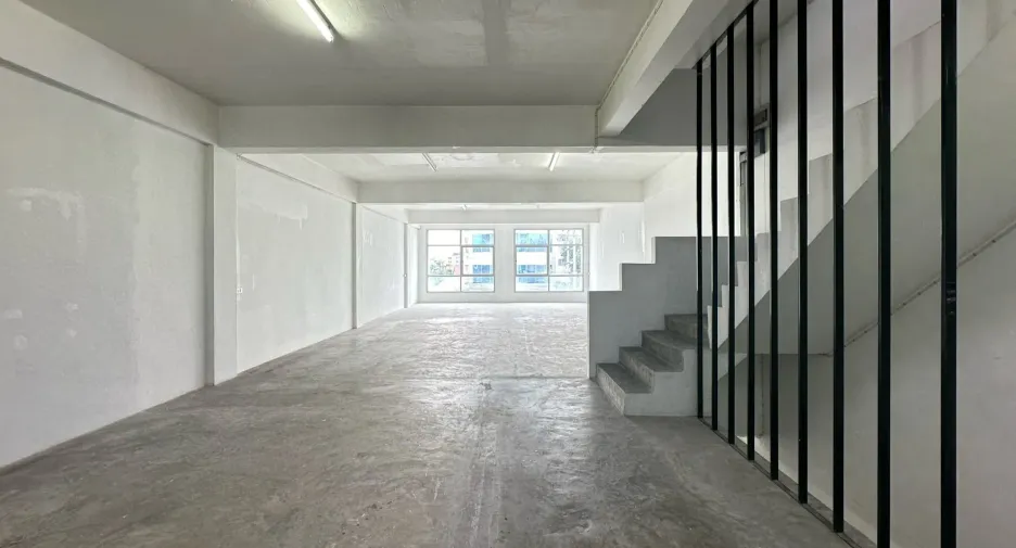 For rent 1 bed retail Space in Yan Nawa, Bangkok