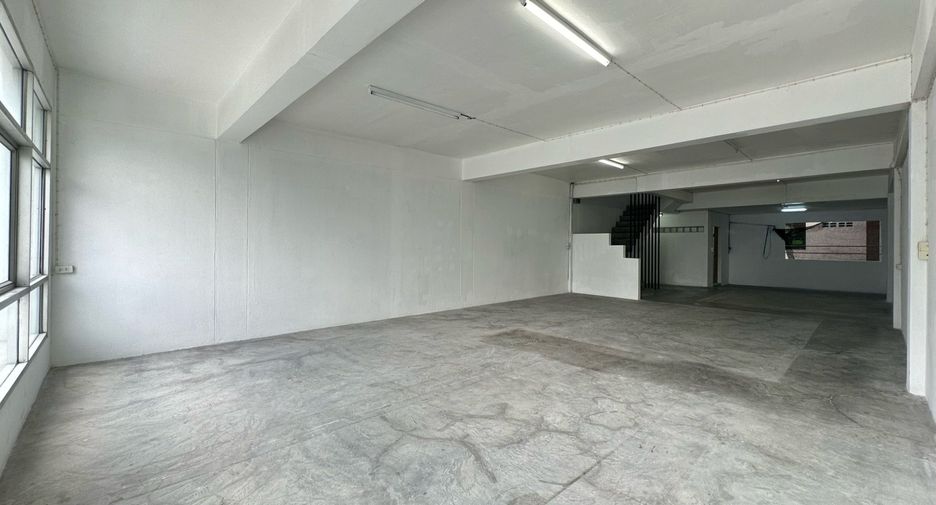 For rent 1 bed retail Space in Yan Nawa, Bangkok