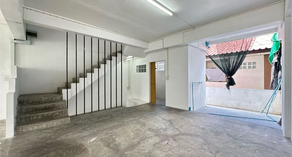 For rent 1 bed retail Space in Yan Nawa, Bangkok