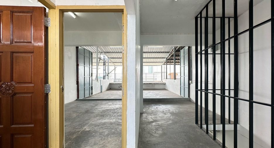 For rent 1 bed retail Space in Yan Nawa, Bangkok