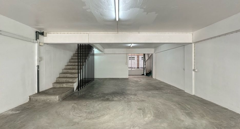 For rent 1 bed retail Space in Yan Nawa, Bangkok