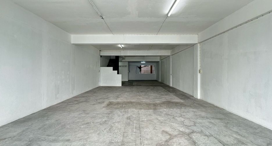 For rent 1 bed retail Space in Yan Nawa, Bangkok