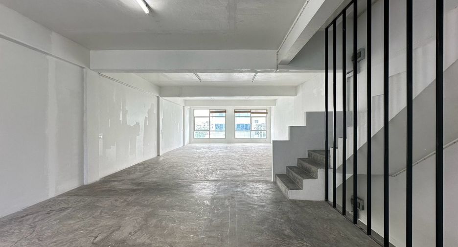 For rent 1 bed retail Space in Yan Nawa, Bangkok