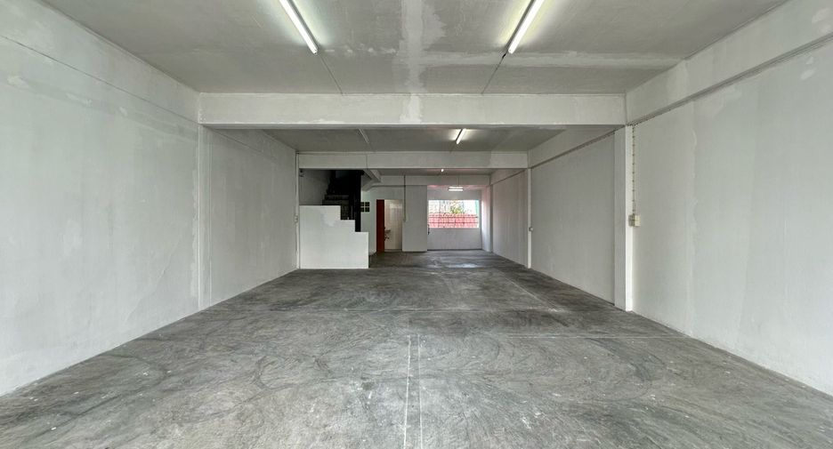 For rent 1 bed retail Space in Yan Nawa, Bangkok