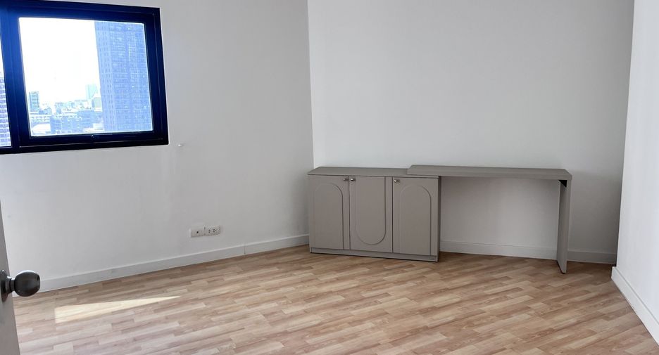 For rent 2 bedrooms condo in Sathon, Bangkok