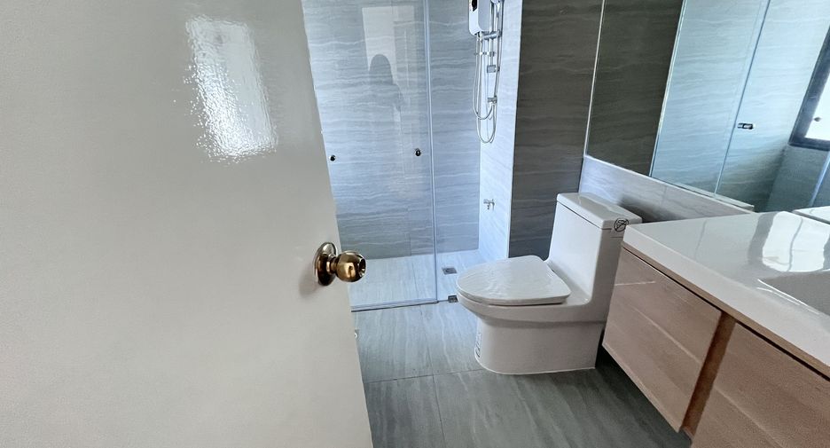 For rent 2 bedrooms condo in Sathon, Bangkok