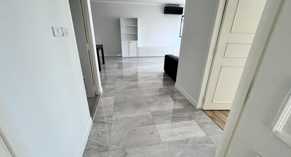 For rent 2 bedrooms condo in Sathon, Bangkok