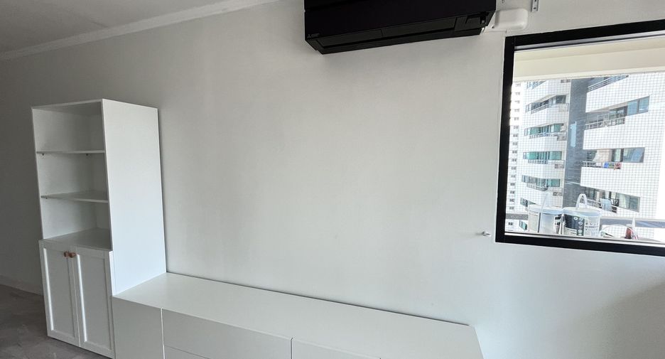 For rent 2 bedrooms condo in Sathon, Bangkok