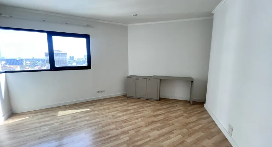 For rent 2 bedrooms condo in Sathon, Bangkok