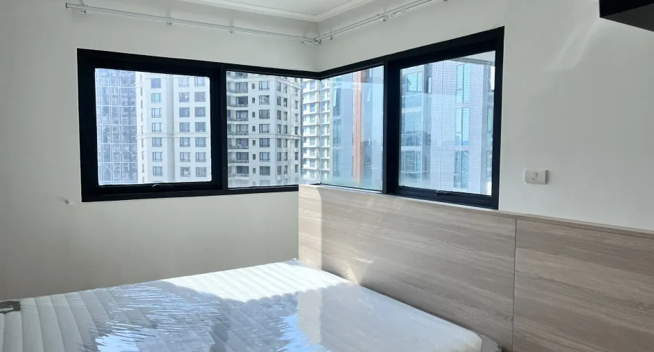 For rent 2 bedrooms condo in Sathon, Bangkok