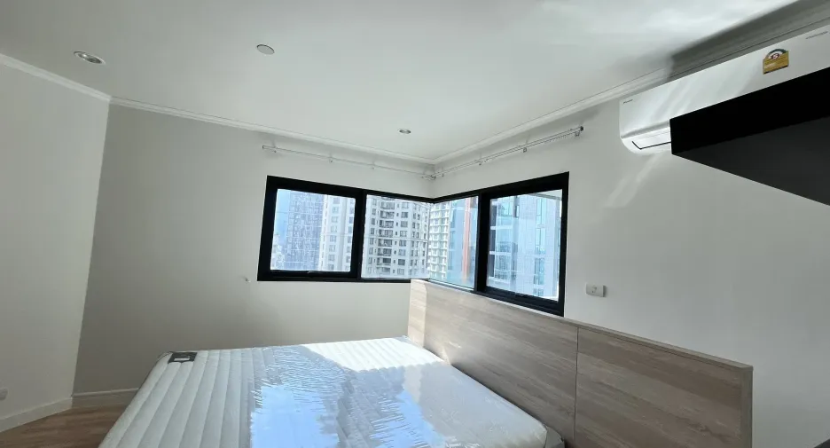 For rent 2 bedrooms condo in Sathon, Bangkok