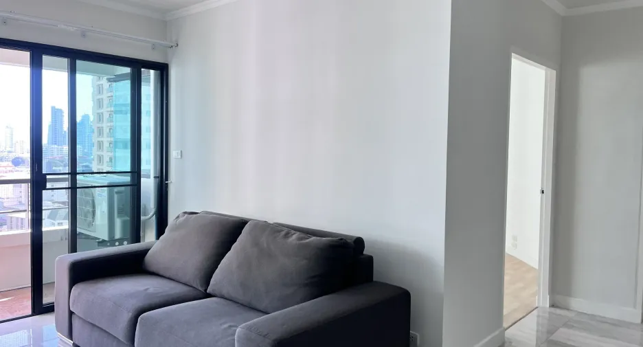 For rent 2 bedrooms condo in Sathon, Bangkok