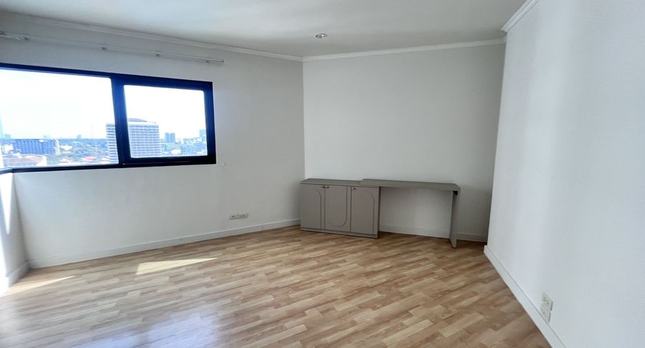 For rent 2 bedrooms condo in Sathon, Bangkok