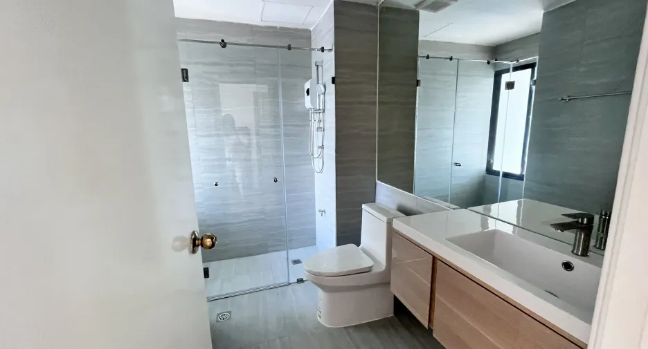 For rent 2 bedrooms condo in Sathon, Bangkok