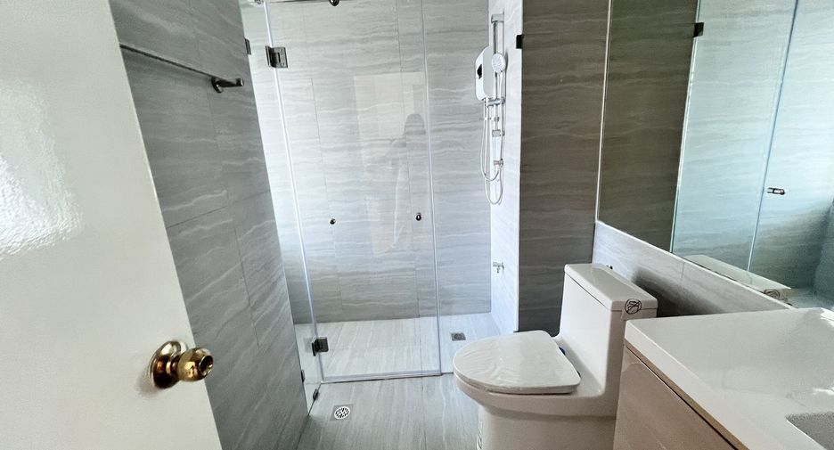 For rent 2 bedrooms condo in Sathon, Bangkok