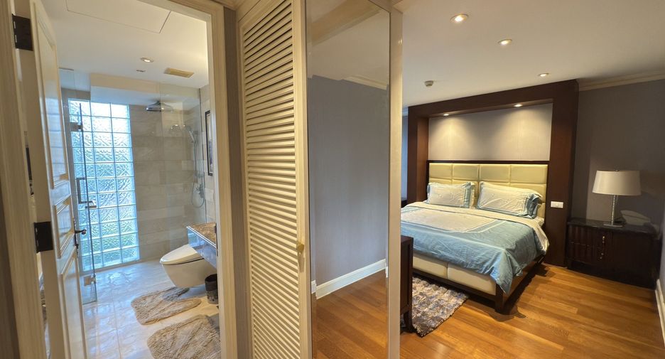 For rent 2 bedrooms condo in Watthana, Bangkok