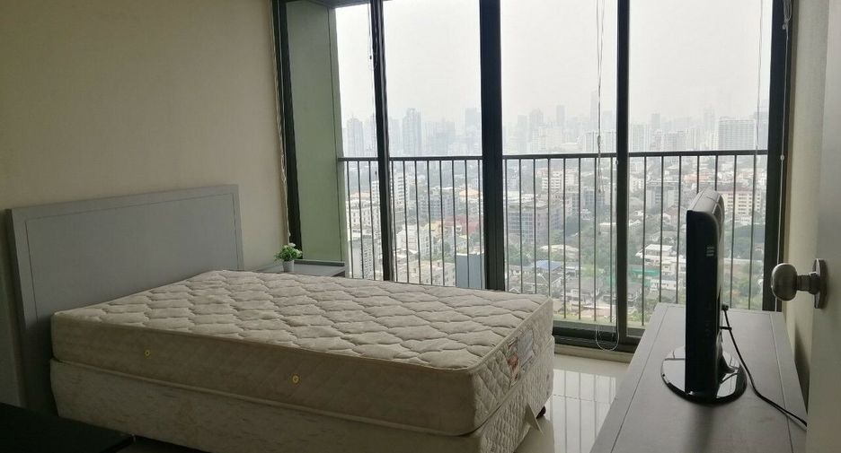 For rent 2 bedrooms condo in Watthana, Bangkok
