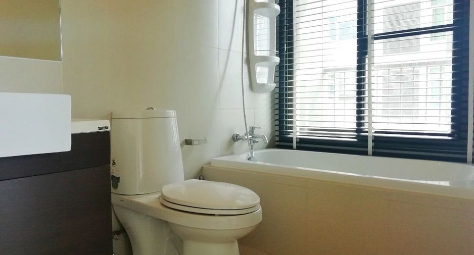 For rent 2 bedrooms condo in Watthana, Bangkok
