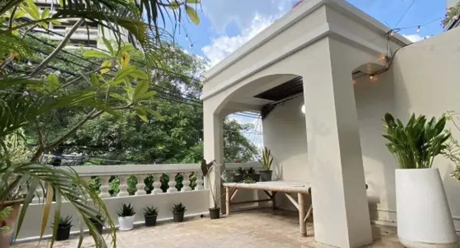 Reihenhaus zur Miete mit 6 Zimmer in Watthana, Bangkok
