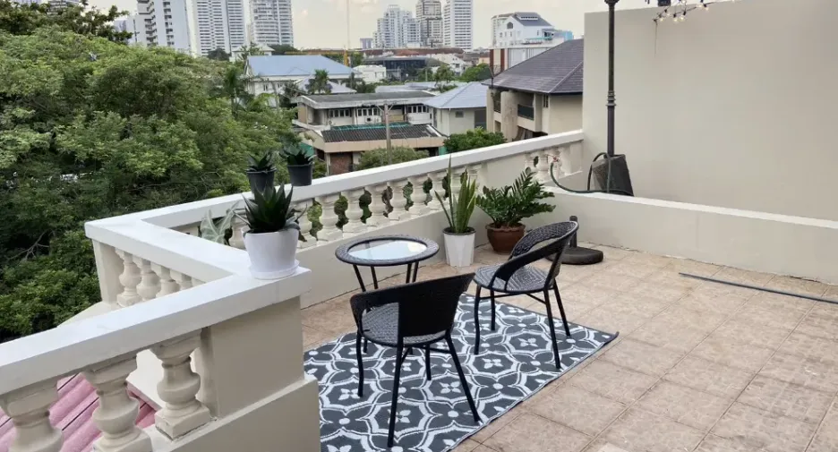 Reihenhaus zur Miete mit 6 Zimmer in Watthana, Bangkok