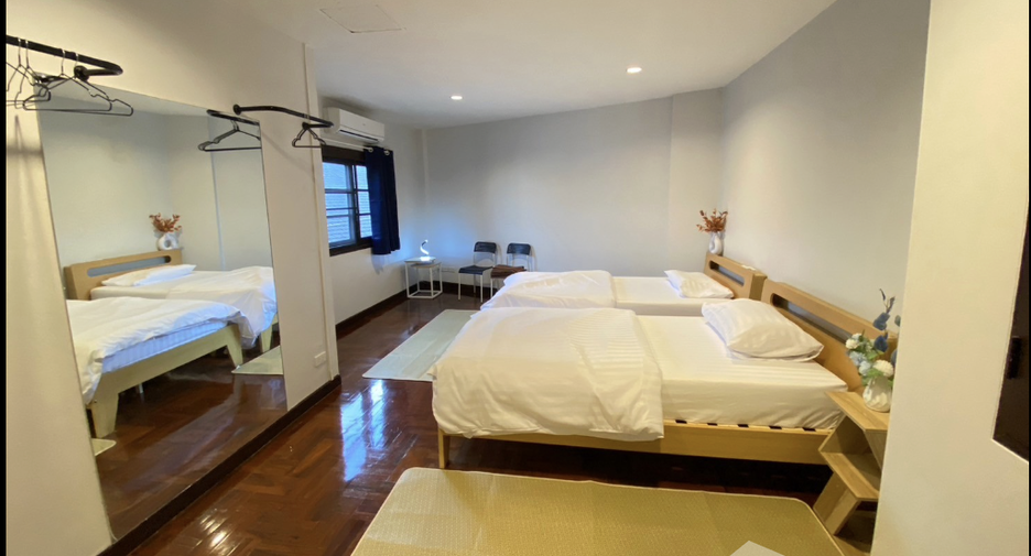 Reihenhaus zur Miete mit 6 Zimmer in Watthana, Bangkok