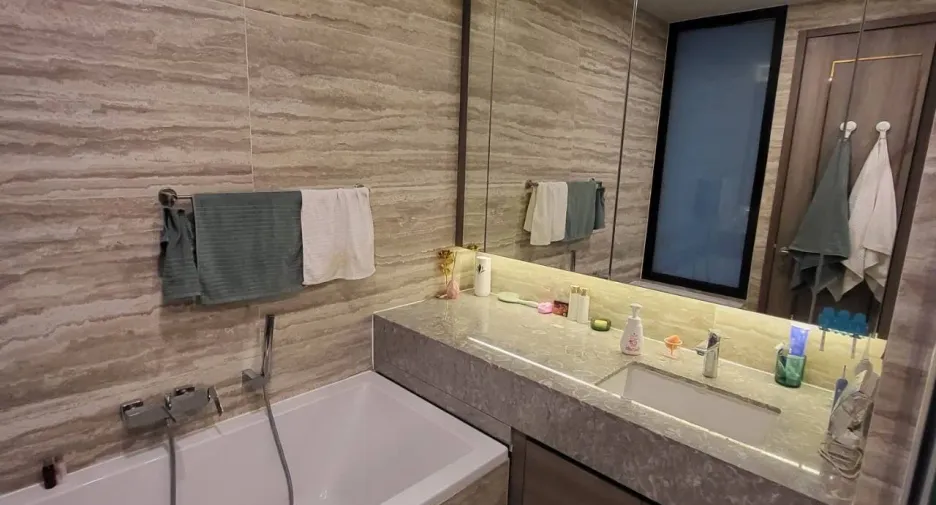 Condo en alquiler de 2 habitaciones en Khlong Toei, Bangkok
