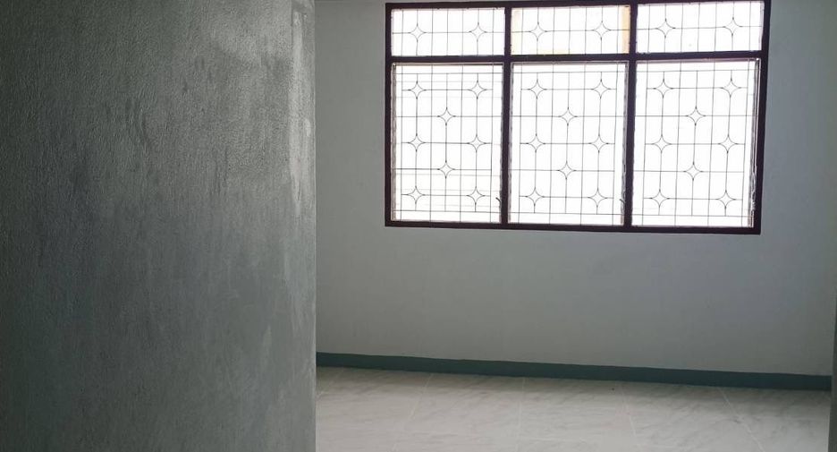 For rent 5 bedrooms retail Space in Khlong Toei, Bangkok