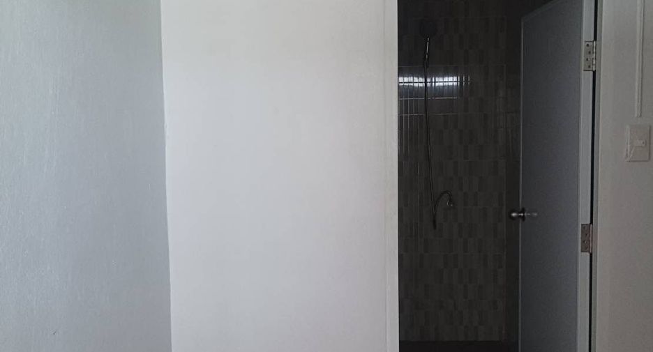 For rent 5 bedrooms retail Space in Khlong Toei, Bangkok