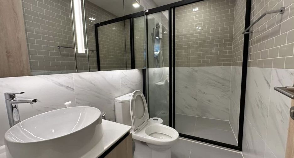 For rent 3 bedrooms condo in Ratchathewi, Bangkok