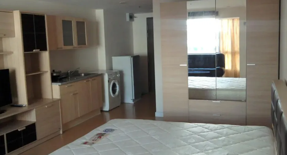 For rent studio condo in Khlong Toei, Bangkok
