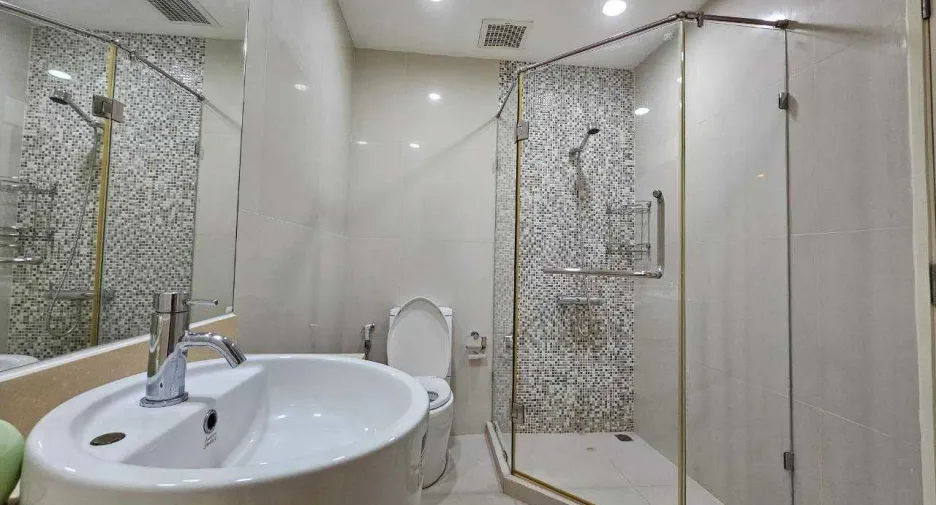 Condo en alquiler de 2 habitaciones en Pathum Wan, Bangkok